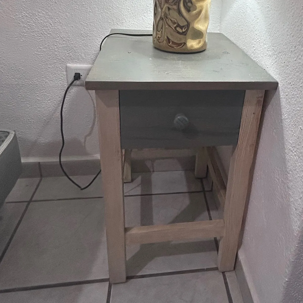 Buró Moderno y Lámpara de Mesa Decorativa 2