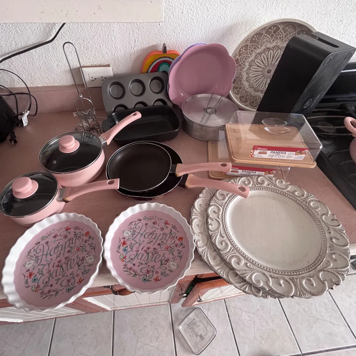 Juego Variado de Utensilios de Cocina y Platos para Servir 2