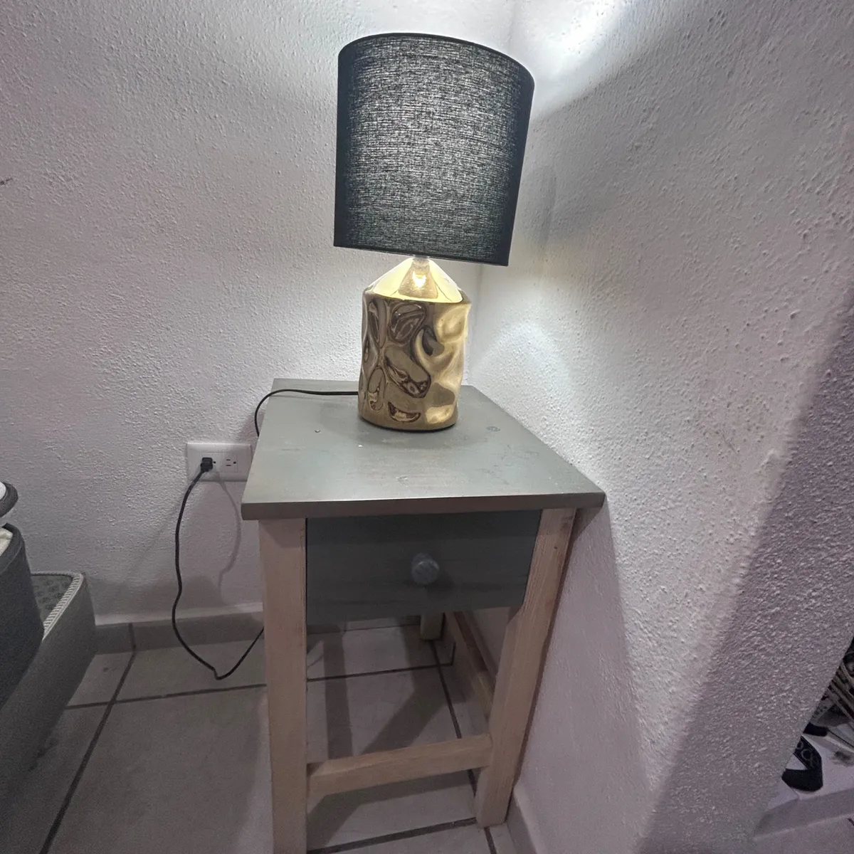 Buró Moderno y Lámpara de Mesa Decorativa 1