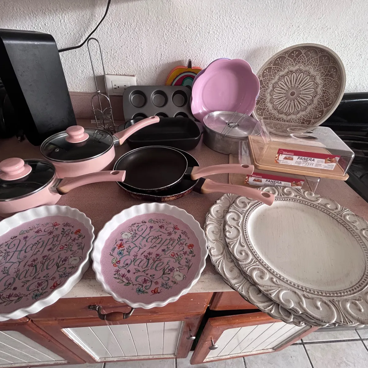 Juego Variado de Utensilios de Cocina y Platos para Servir 1