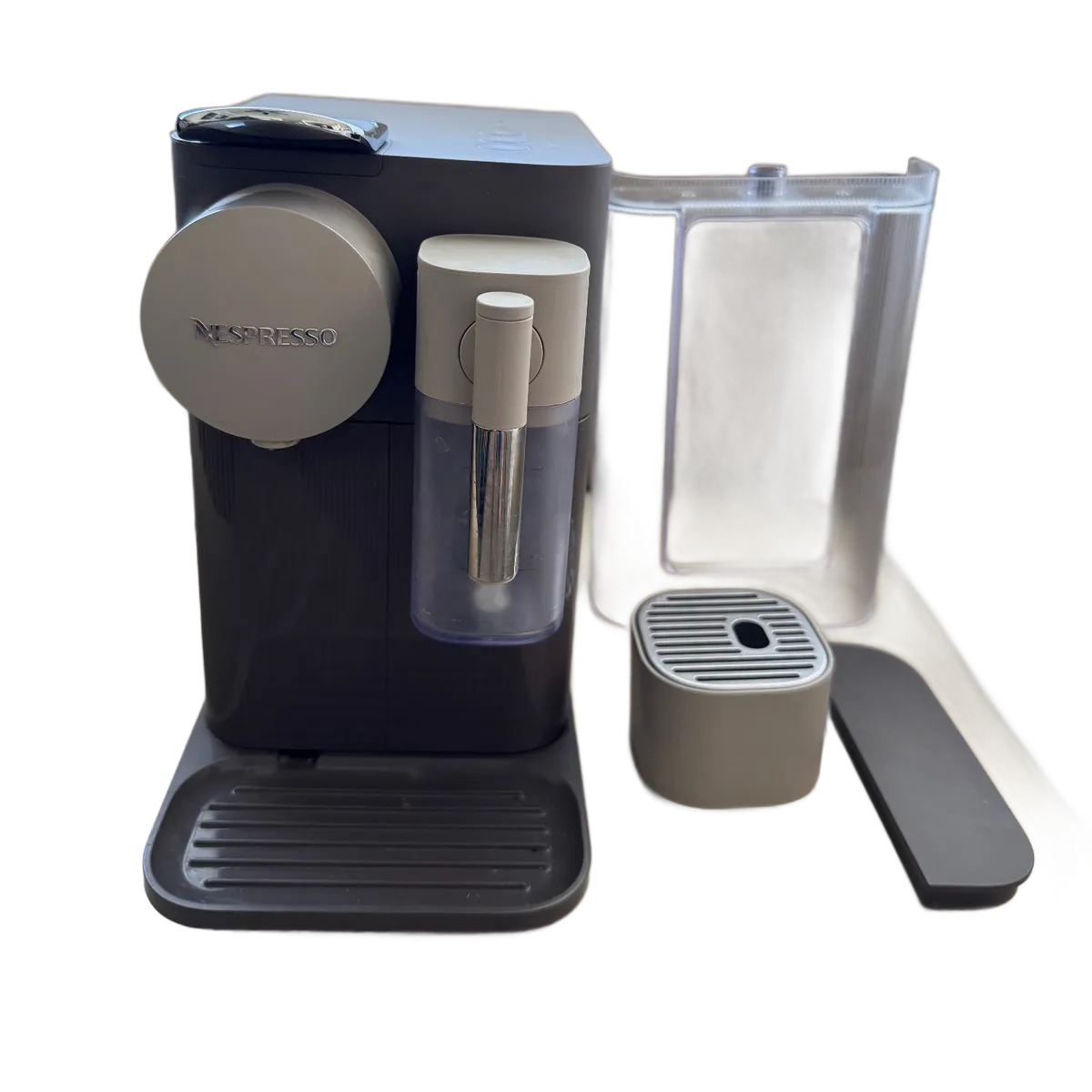 Nespresso Lattissima One F111 – Excelente estado 2